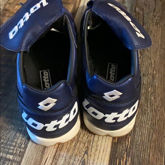 Shoe - Picture 4 of 6